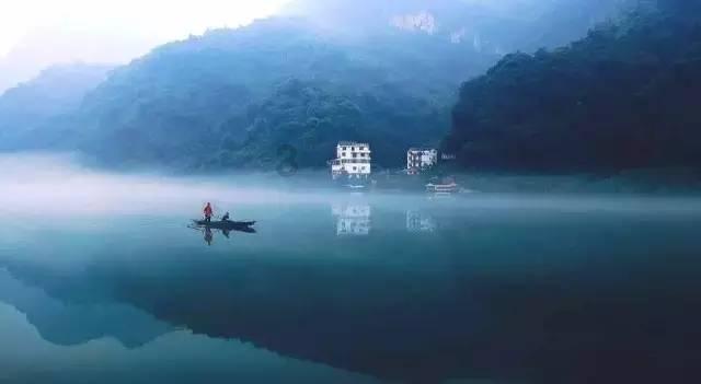 清镇市巢凤街道组织水晶东部社区开展走访慰问离退休干部活动